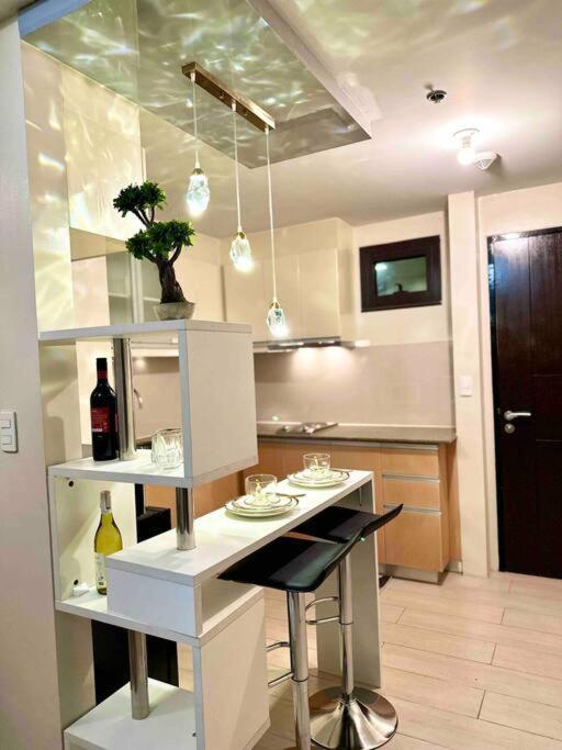 Airport Naia Terminal 3 Insane Interior Apartment Manila Luaran gambar