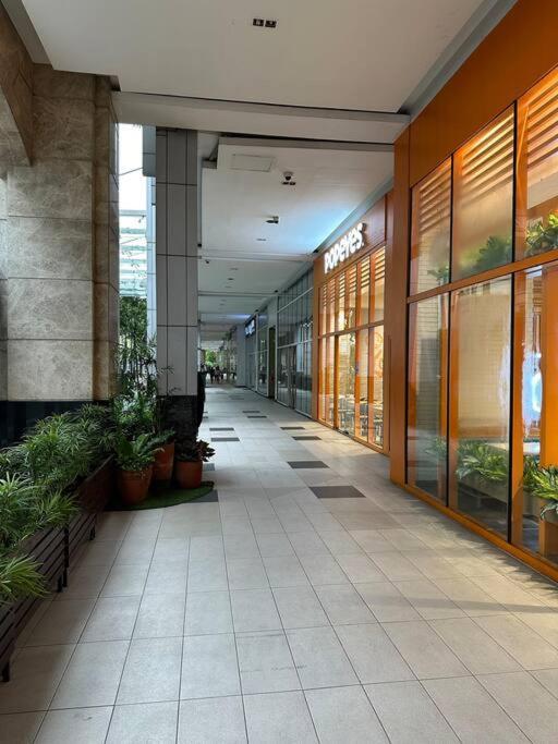 Airport Naia Terminal 3 Insane Interior Apartment Manila Luaran gambar